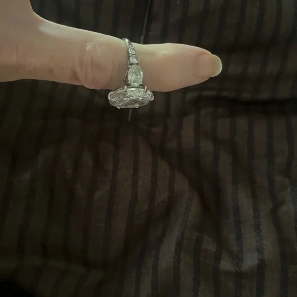 Silver & Created Diamond Ring - Picture 3 of 12